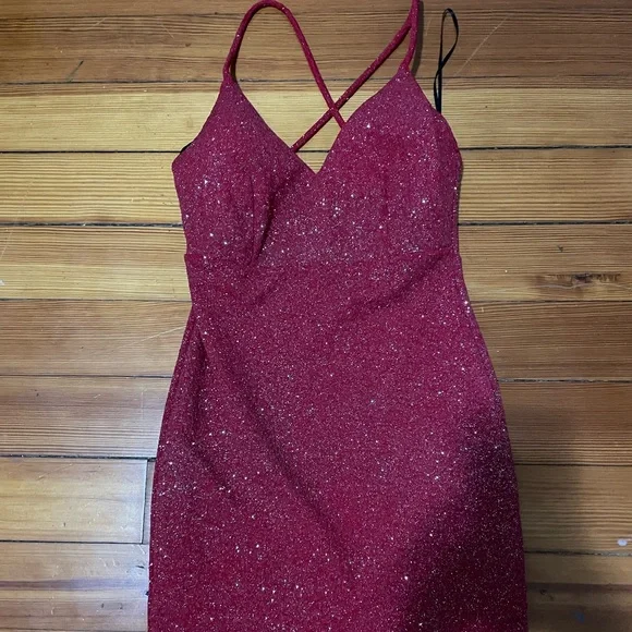 RED DRESS - Picture 1 of 2